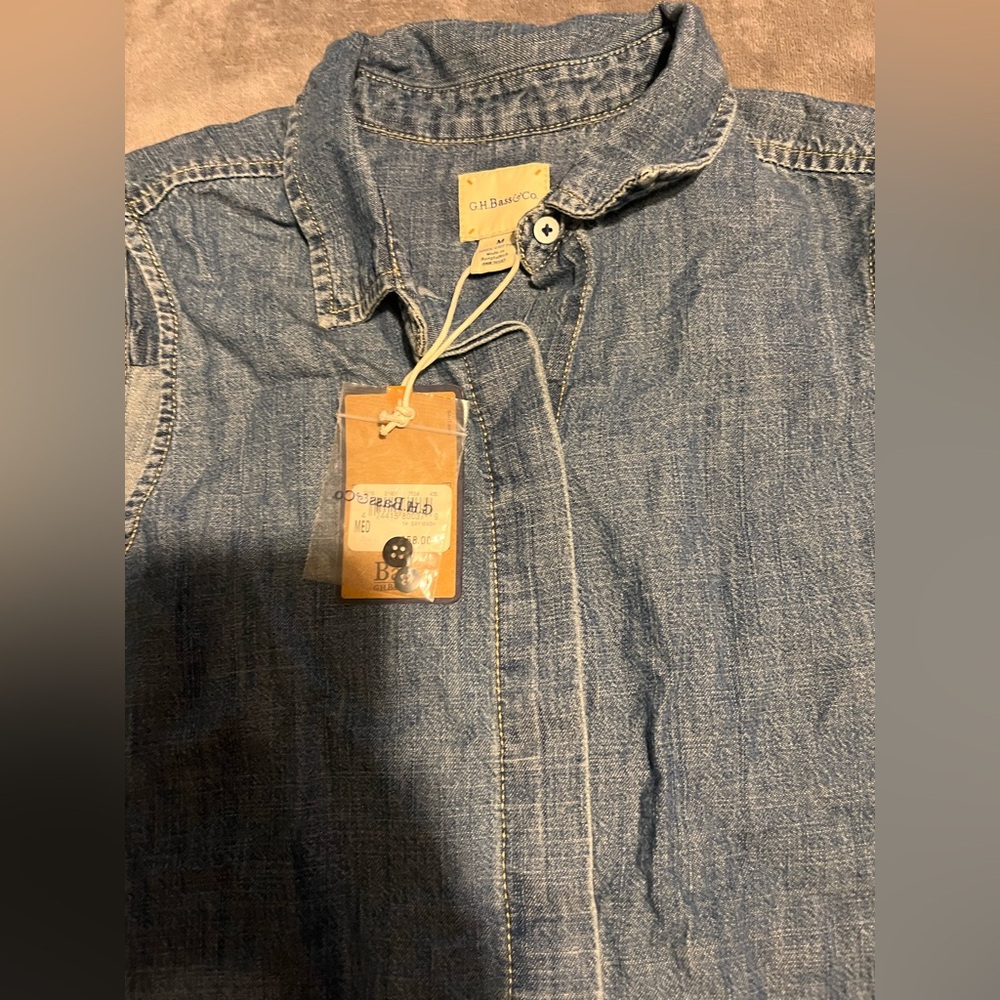 Sleeveless Denim Button-Up Shirt - Picture 2 of 5